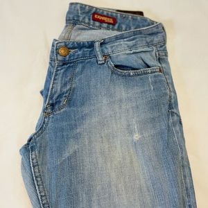 Express Light Wash Destructed Jeans 6S